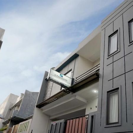 Dparagon Pamela 3 Hostel Yogyakarta Bagian luar foto