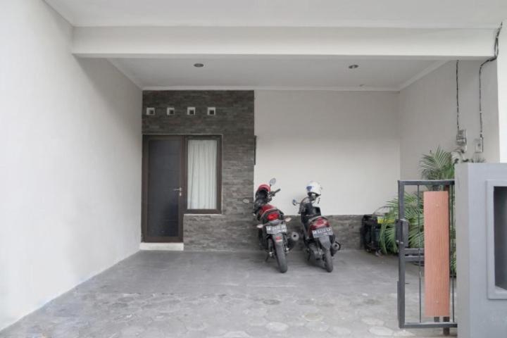 Dparagon Pamela 3 Hostel Yogyakarta Bagian luar foto